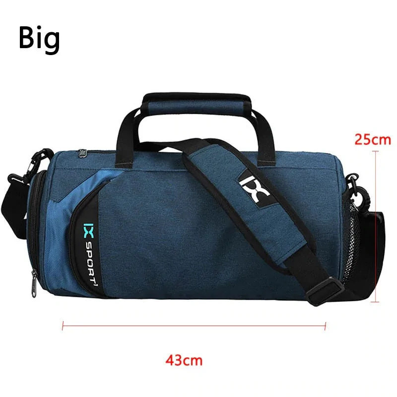Stor unisex treningsbag i blå farge, designet for funksjonalitet og stil, perfekt for alle treningsessensialer.